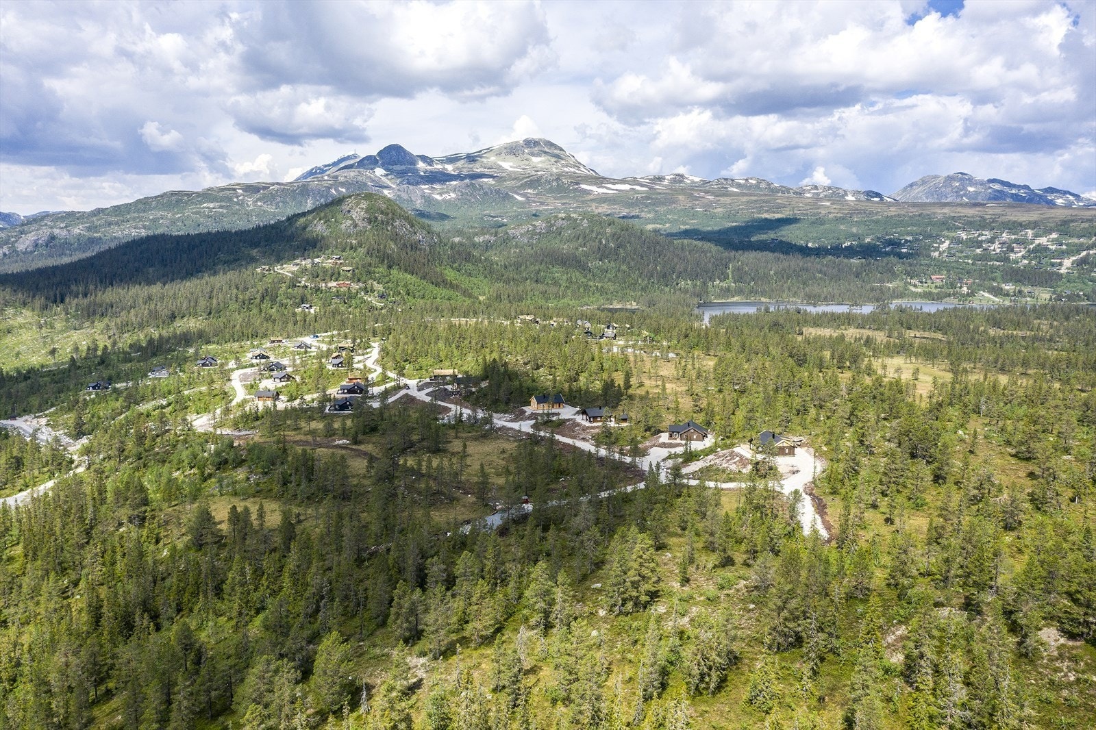 Flott beliggenhet med Gaustatoppen og Gausta-knea i bakgrunn Galleribilde