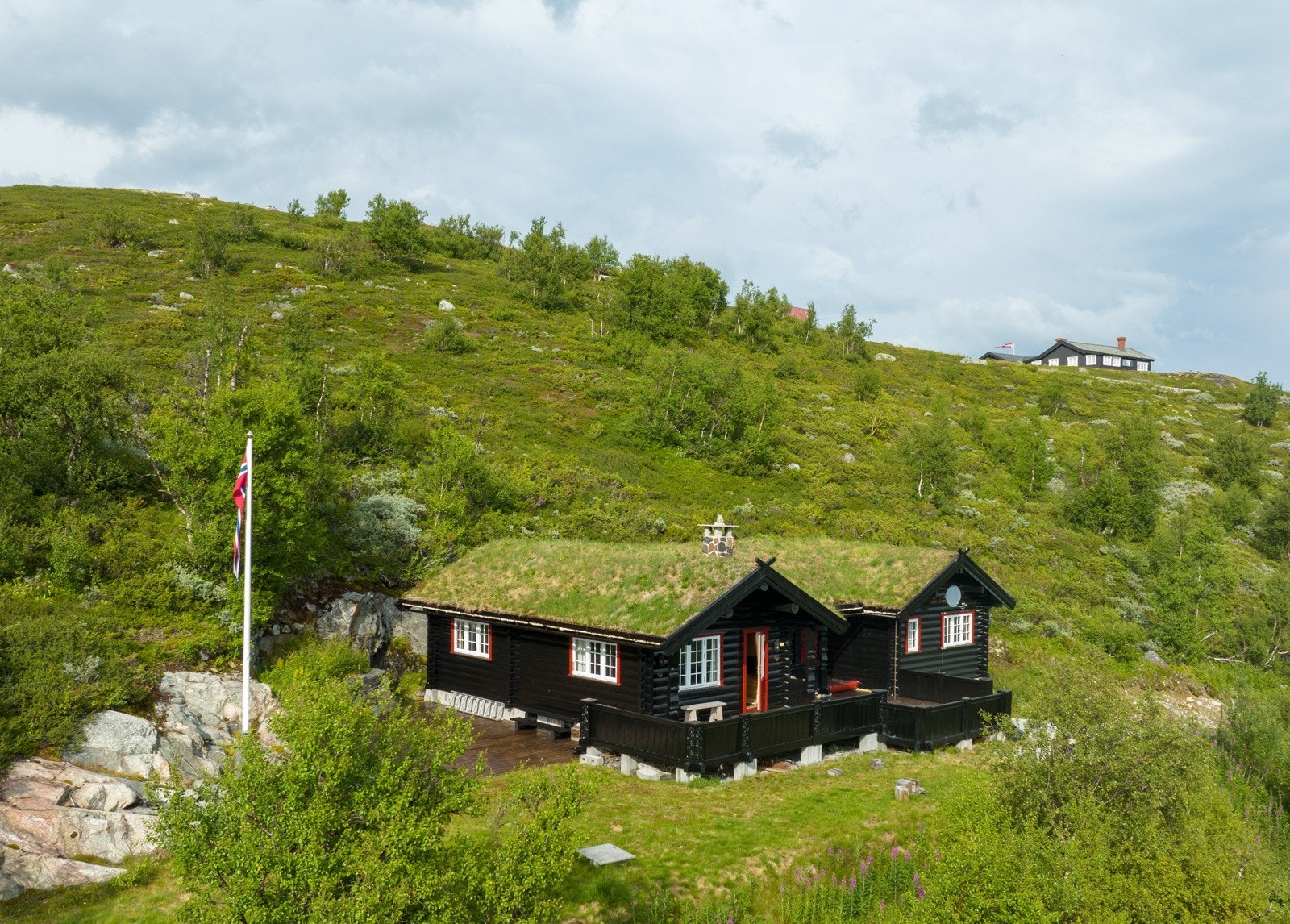 Romslig, vestvendt og solrik hytte med fantastisk utsikt! Galleribilde