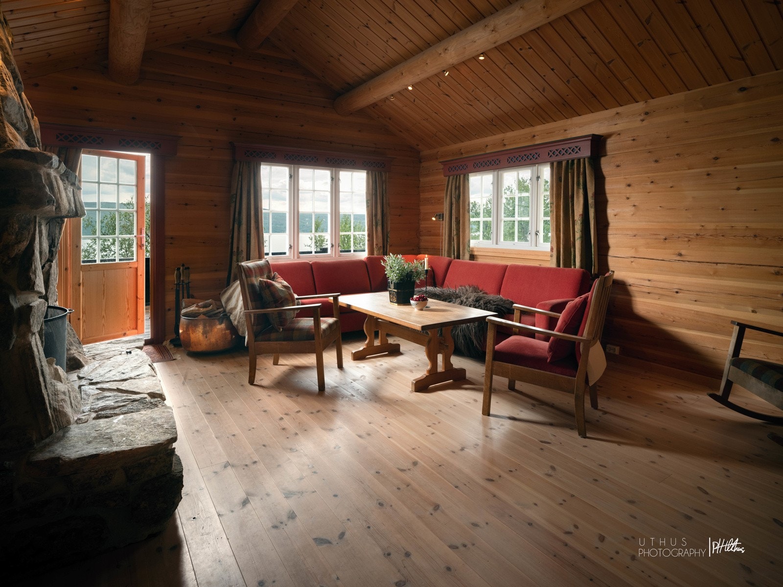 Fra stuen er det også utgang til den store terrassen i front. Galleribilde