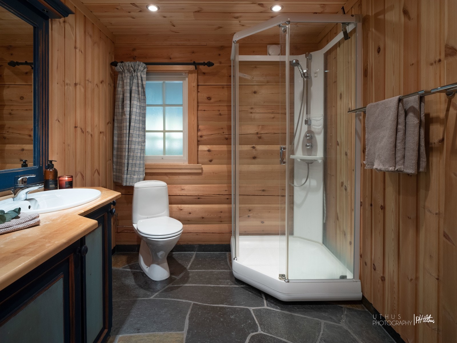 Badet i hovedetasjen. Galleribilde