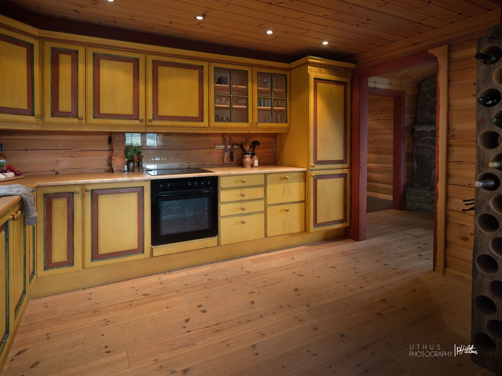 Her får man også integrert oppvaskmaskin, stekeovn, steketopp og kombiskap Galleribilde