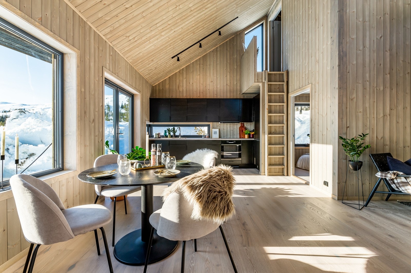 Lekker stue med god takhøyde Galleribilde