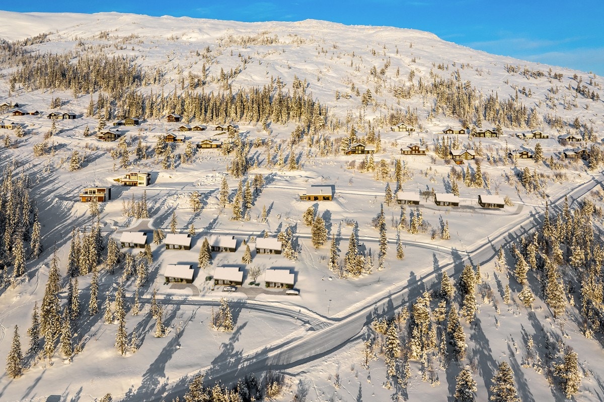 Sol og utsikt til fjellet og alpinbakken - enkel adkomst frem til inngangsdøra sommer som vinter Galleribilde