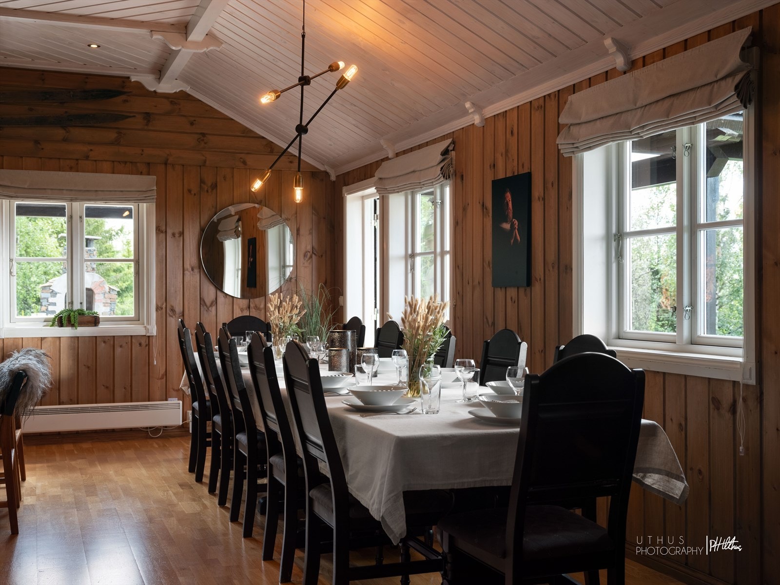 God plass til spisegruppe for hele familien, og litt ekstra. Galleribilde