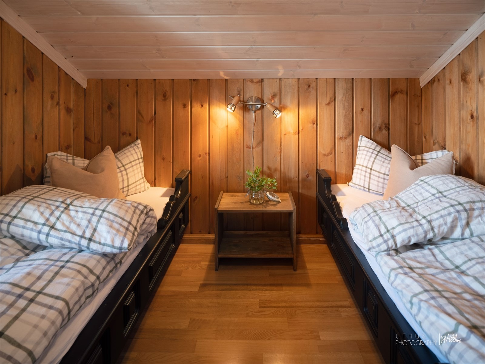 Soverom 5 i anneks har 2 plassbygde enkeltsenger. Galleribilde