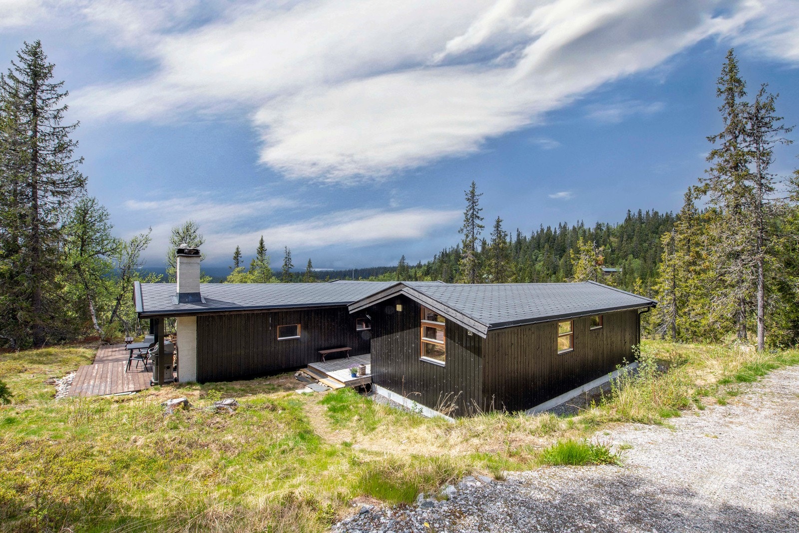 Hytte sett fra adkomsten (øst). Galleribilde
