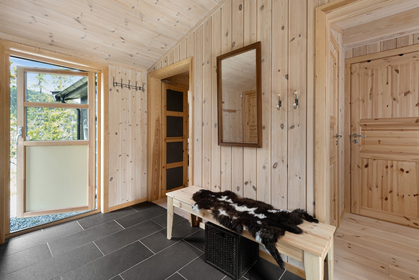 Entreeen sammem med soverommene og badet ble bygget helt nytt i 2015. Galleribilde
