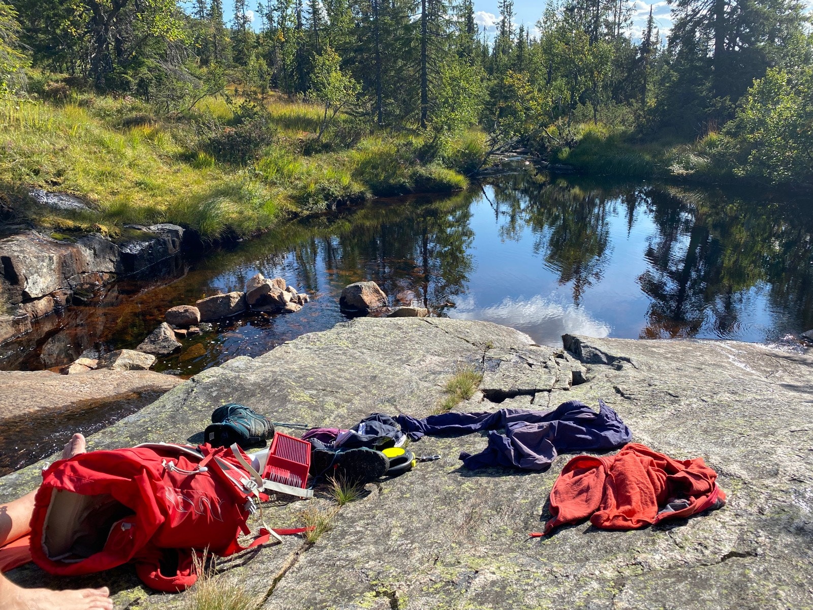 100 meter fra hytta finner du en forfriskende badekulp. Galleribilde