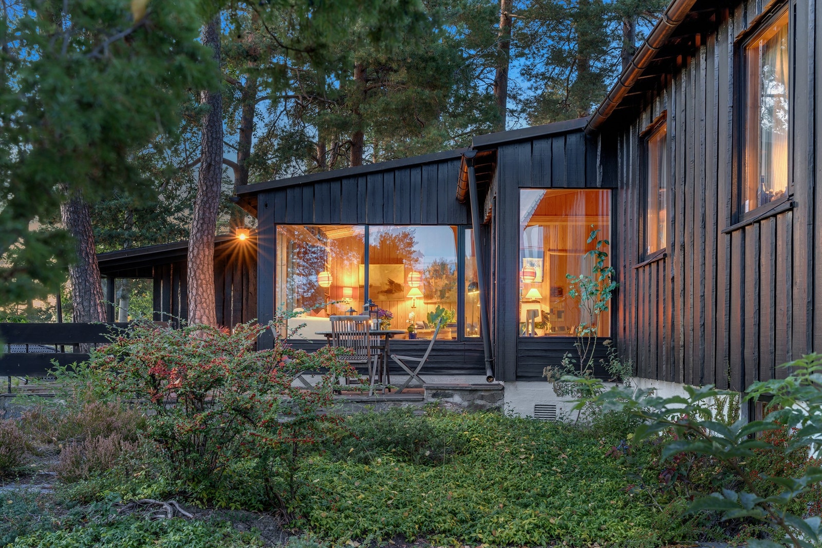 Fasade - kveldstid. Galleribilde