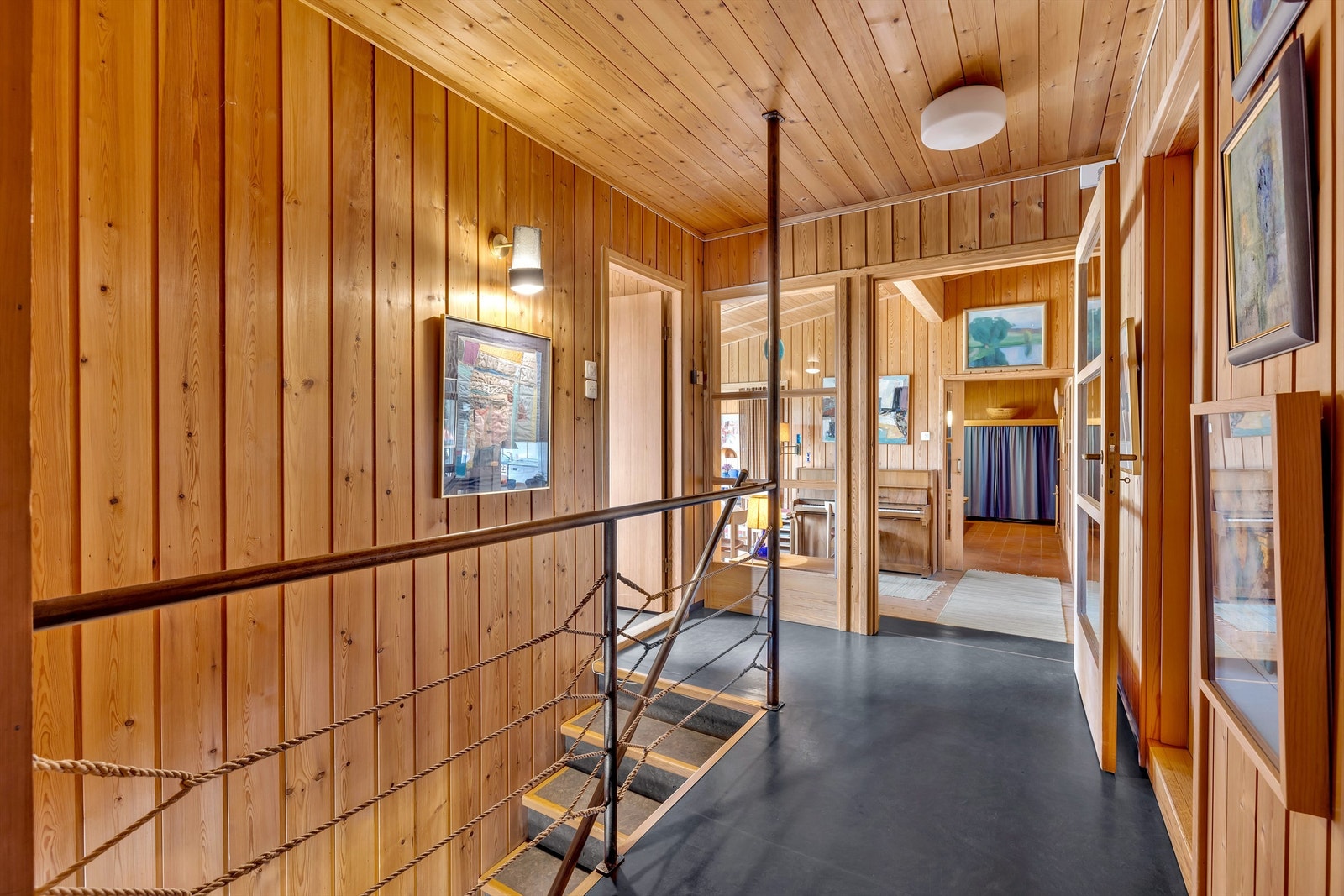 Gang i fløyen med soverom i 1. etasje. Galleribilde