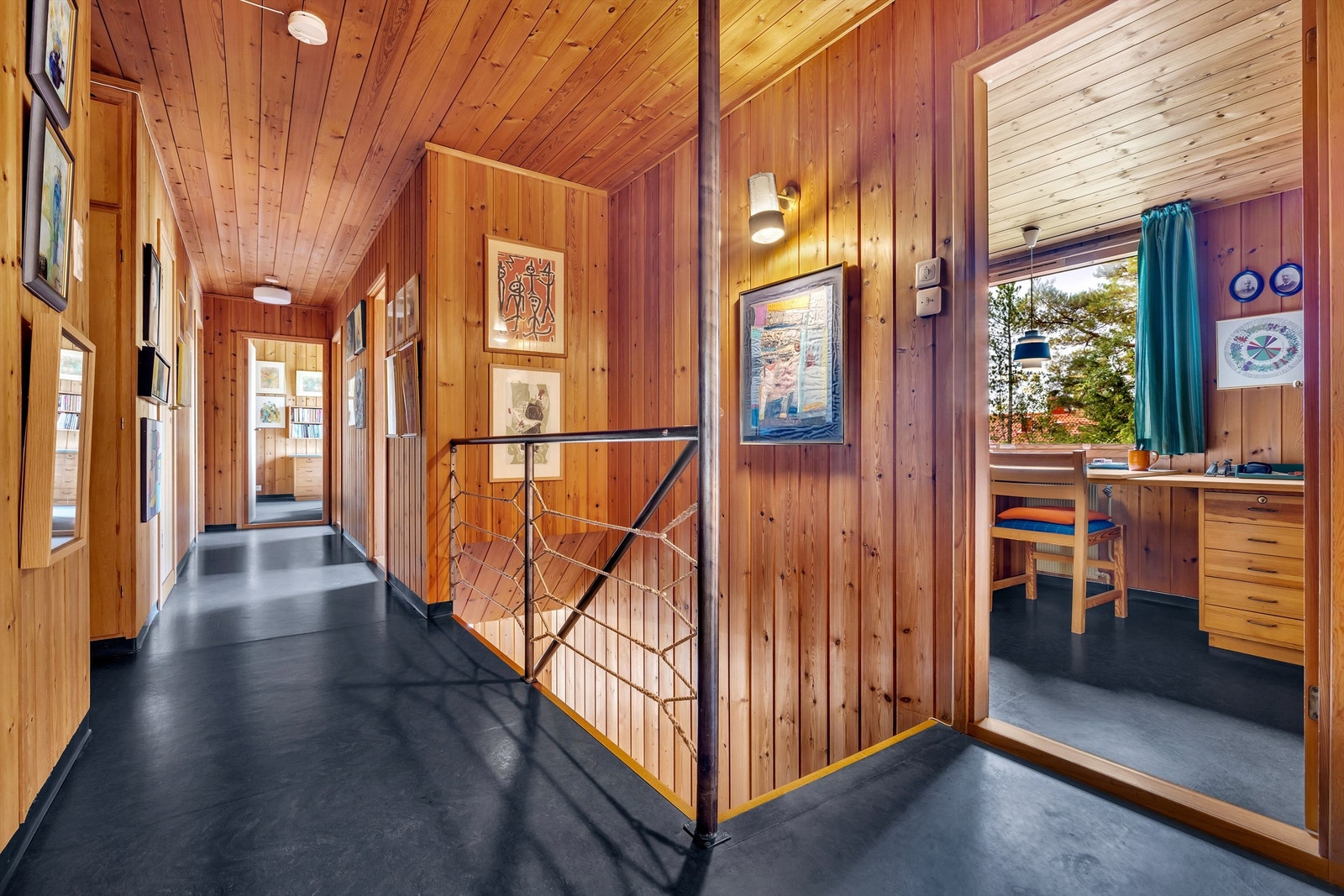 Gang i fløyen med soverom i 1. etasje. Galleribilde