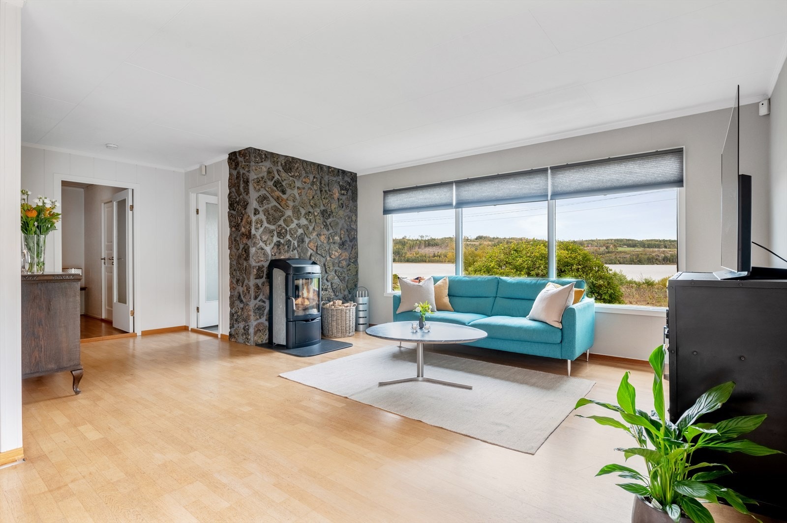 1. etasje har et areal på 98 kvm BRA. Galleribilde