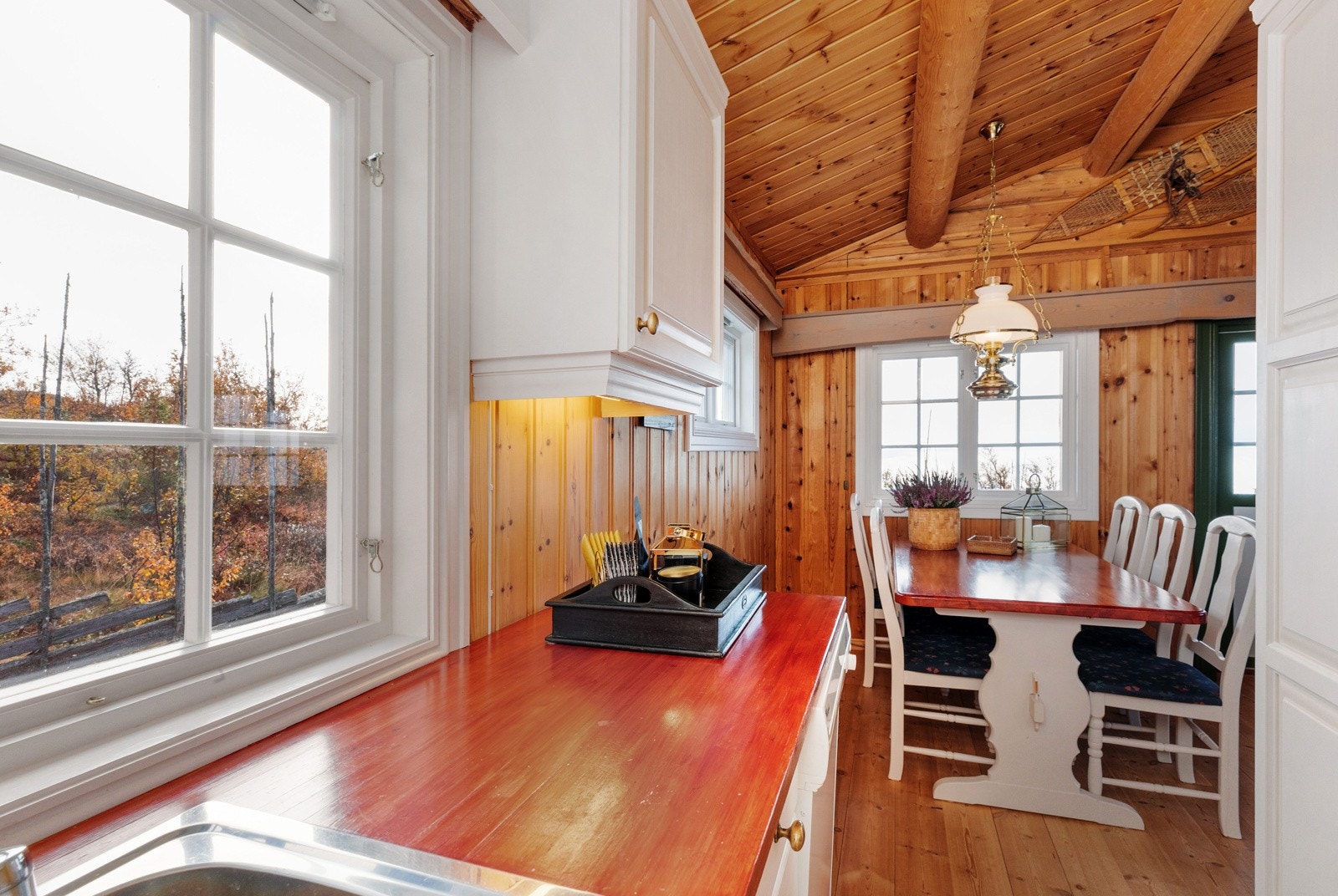 Åpent inn til kjøkken Galleribilde