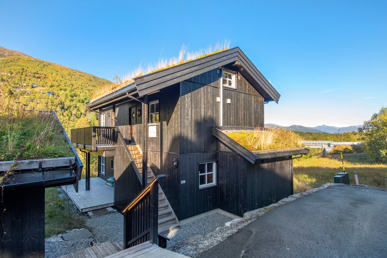 Det er utvendig trapp opp til leiligheten. Galleribilde