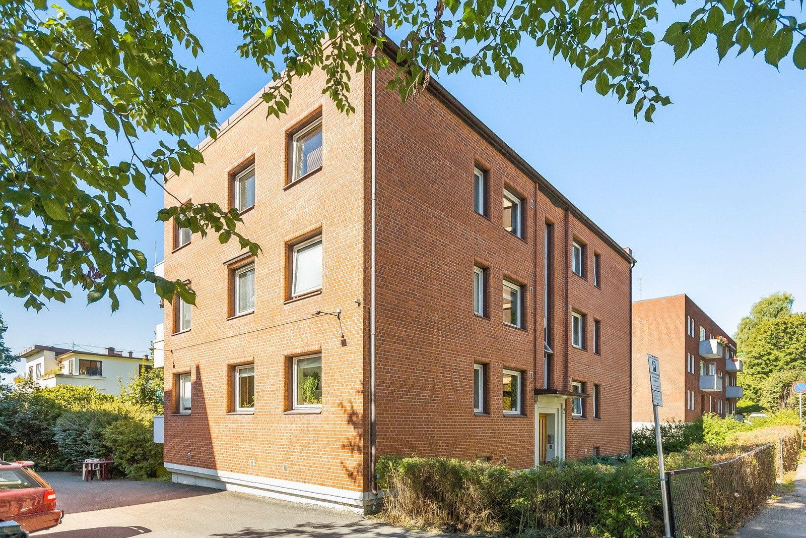 3 etasjes solig byning med kjeller Galleribilde