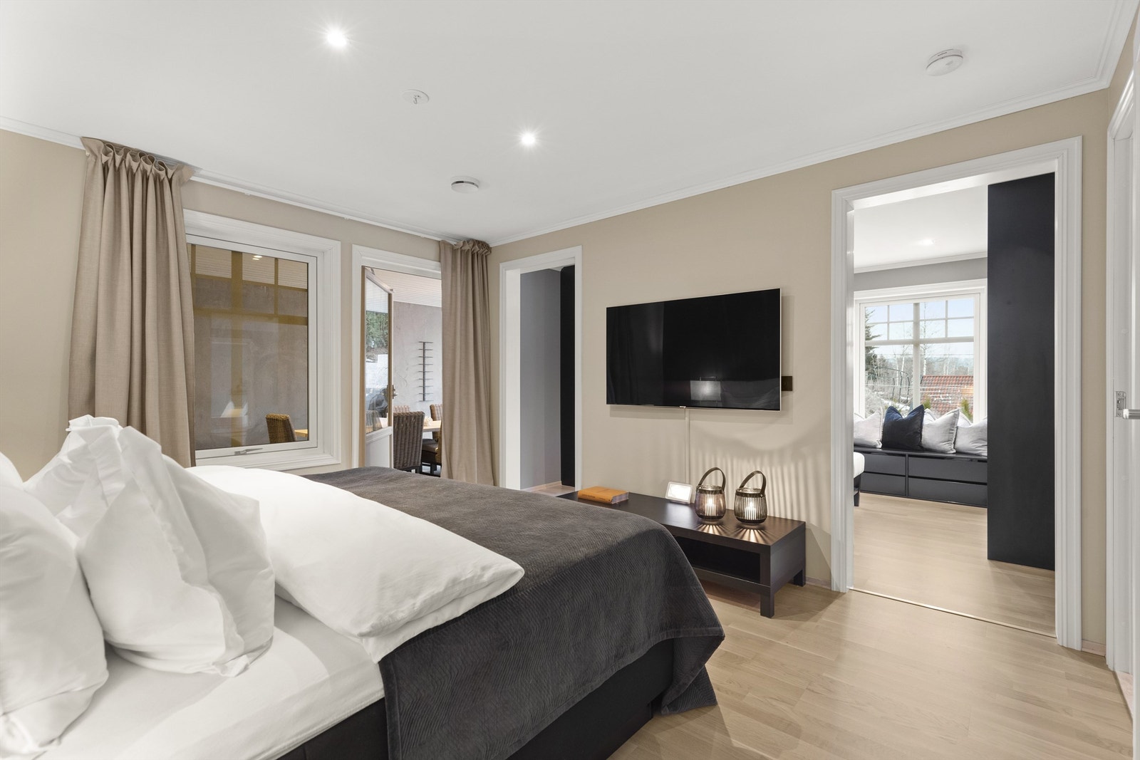 Hovedsoverom med walk-in -closet Galleribilde
