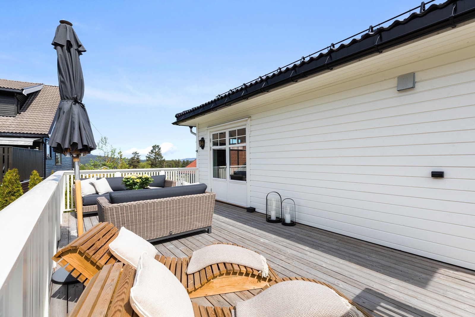Flott terrasse med svært gode solforhold Galleribilde