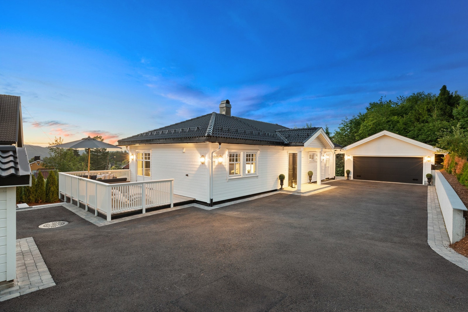 Stor og flott gårdsplass Galleribilde