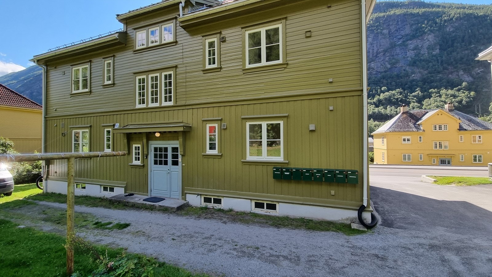 Bakgård - inngangsparti Galleribilde