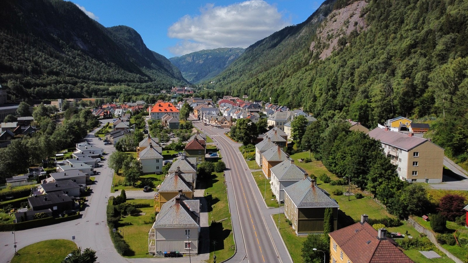 Dronebilde mot sentrum Galleribilde