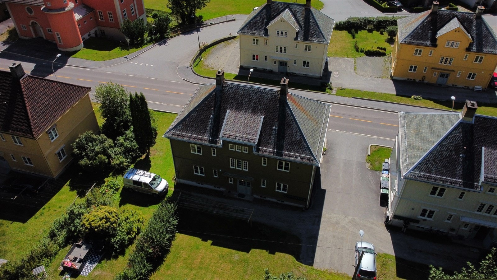 Bakgård/parkering Galleribilde