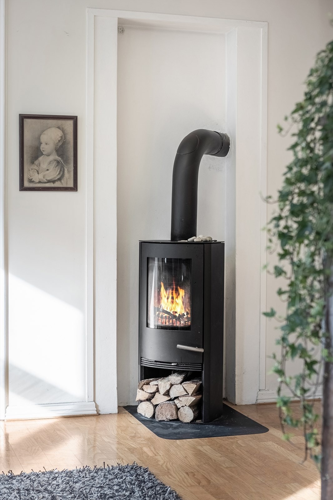 - Peisen gir godt med varme på kjølige høst- og vinterkvelder. Pipeløp rehabilitert ca. 2013 - Galleribilde