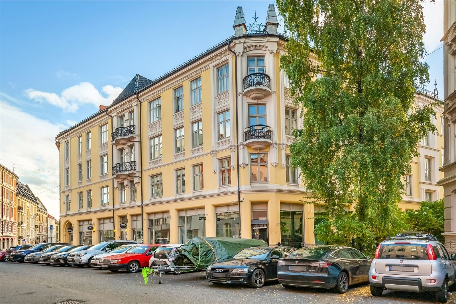 - Sameiet består av 31 seksjoner hvorav 23 er boligseksjoner og 8 næringsseksjoner - Galleribilde