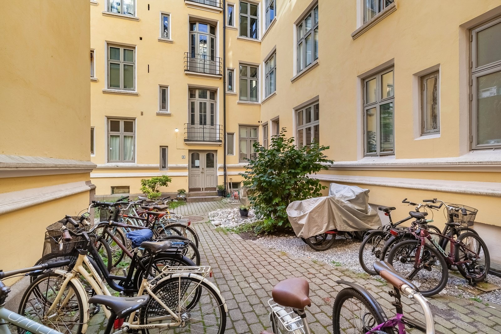 - Sykkelparkering i bakgården - Galleribilde