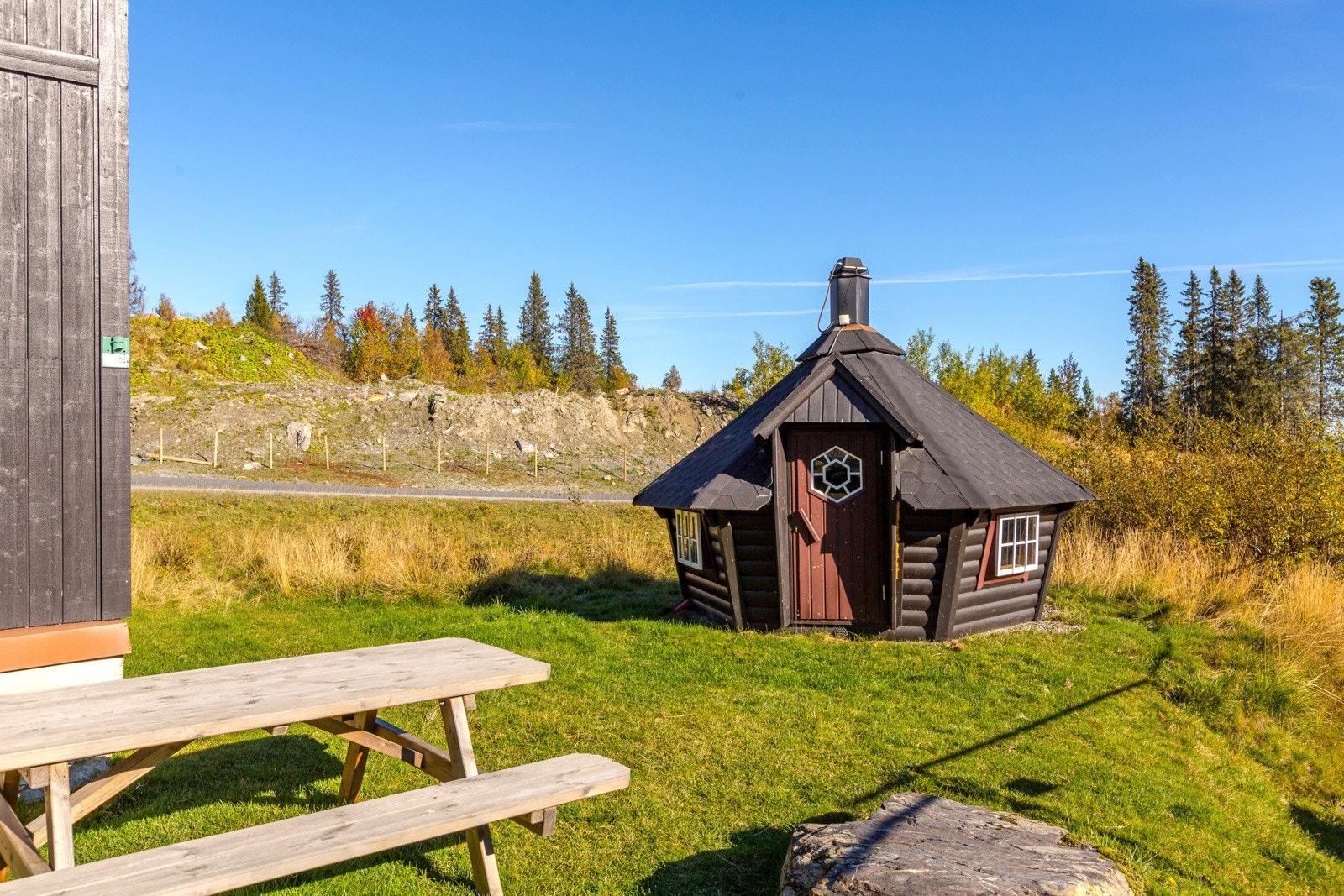 Felles grillhytte på tomten Galleribilde
