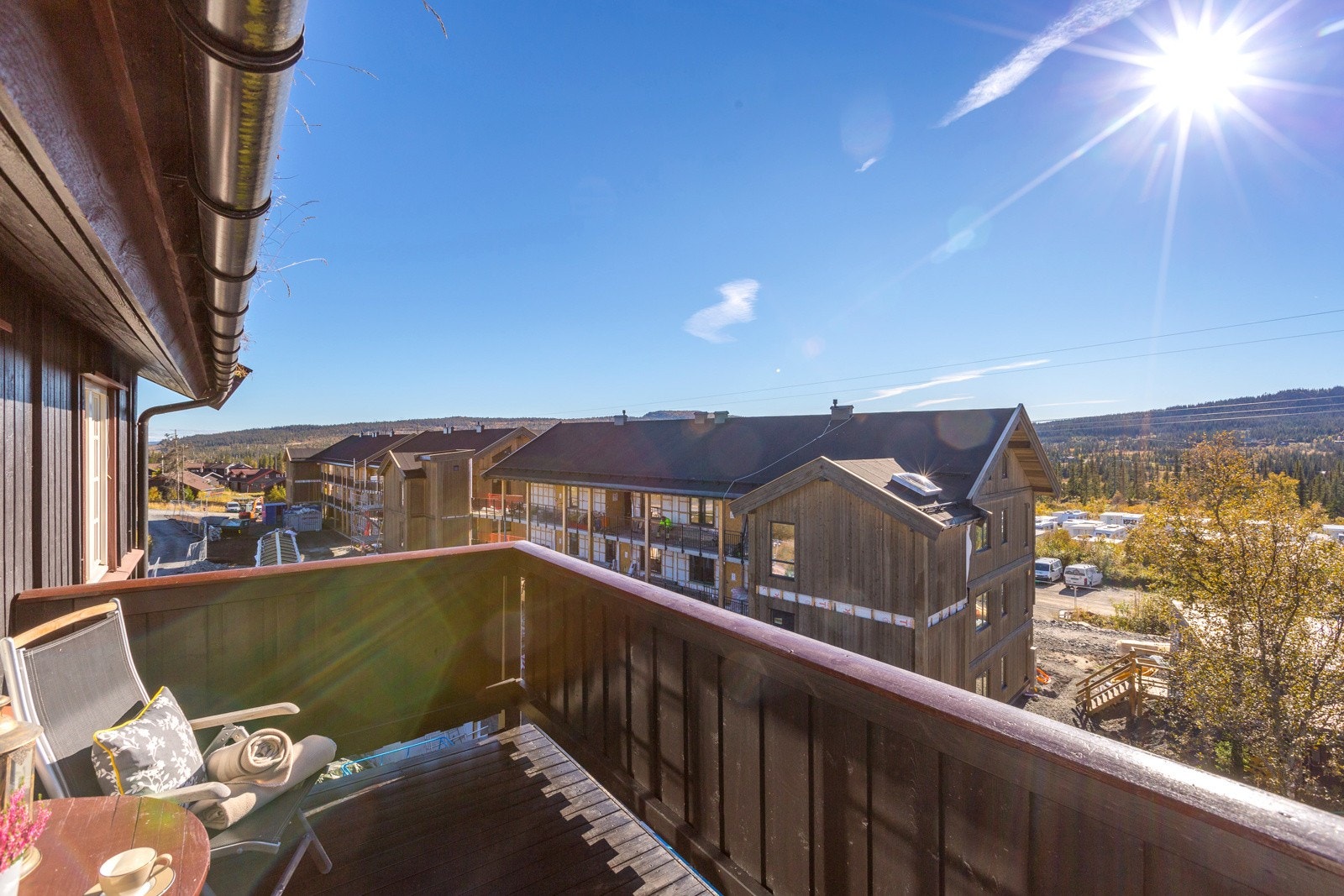 Utsikten kan også nytes fra balkongen Galleribilde