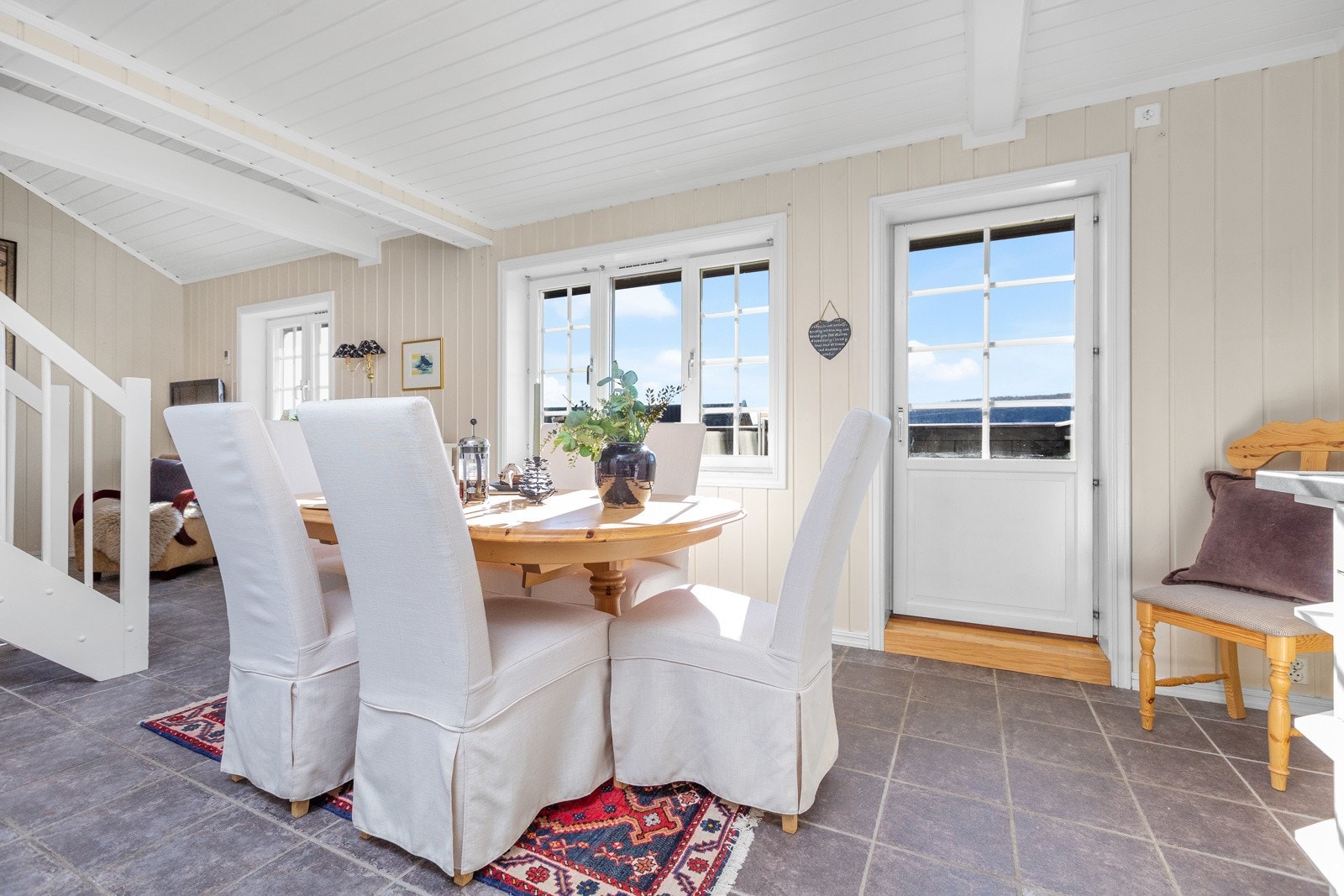 Fra kjøkkenet er det tilgang til balkong Galleribilde