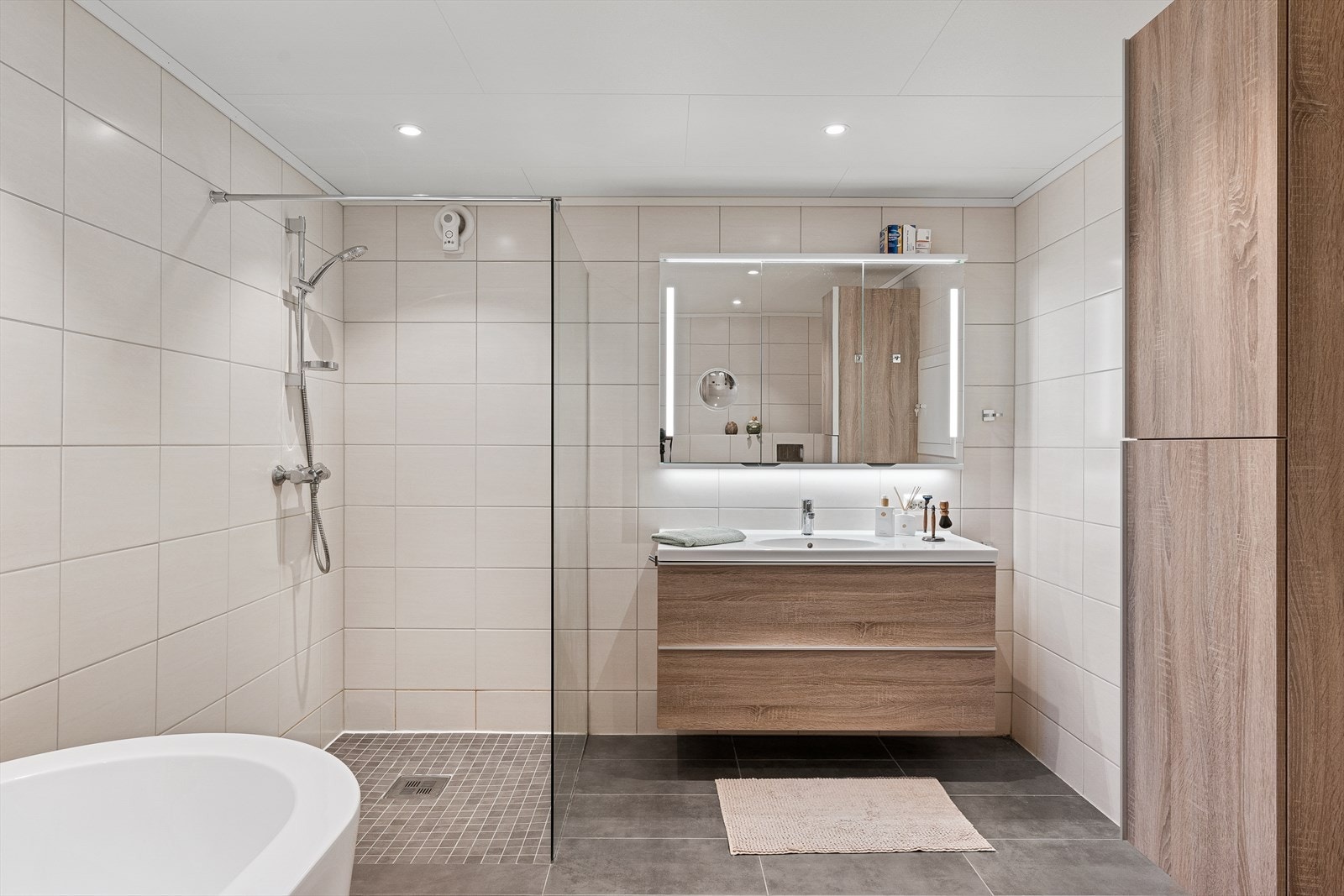 Lekkert helfliset bad, nytt i 2015 Galleribilde