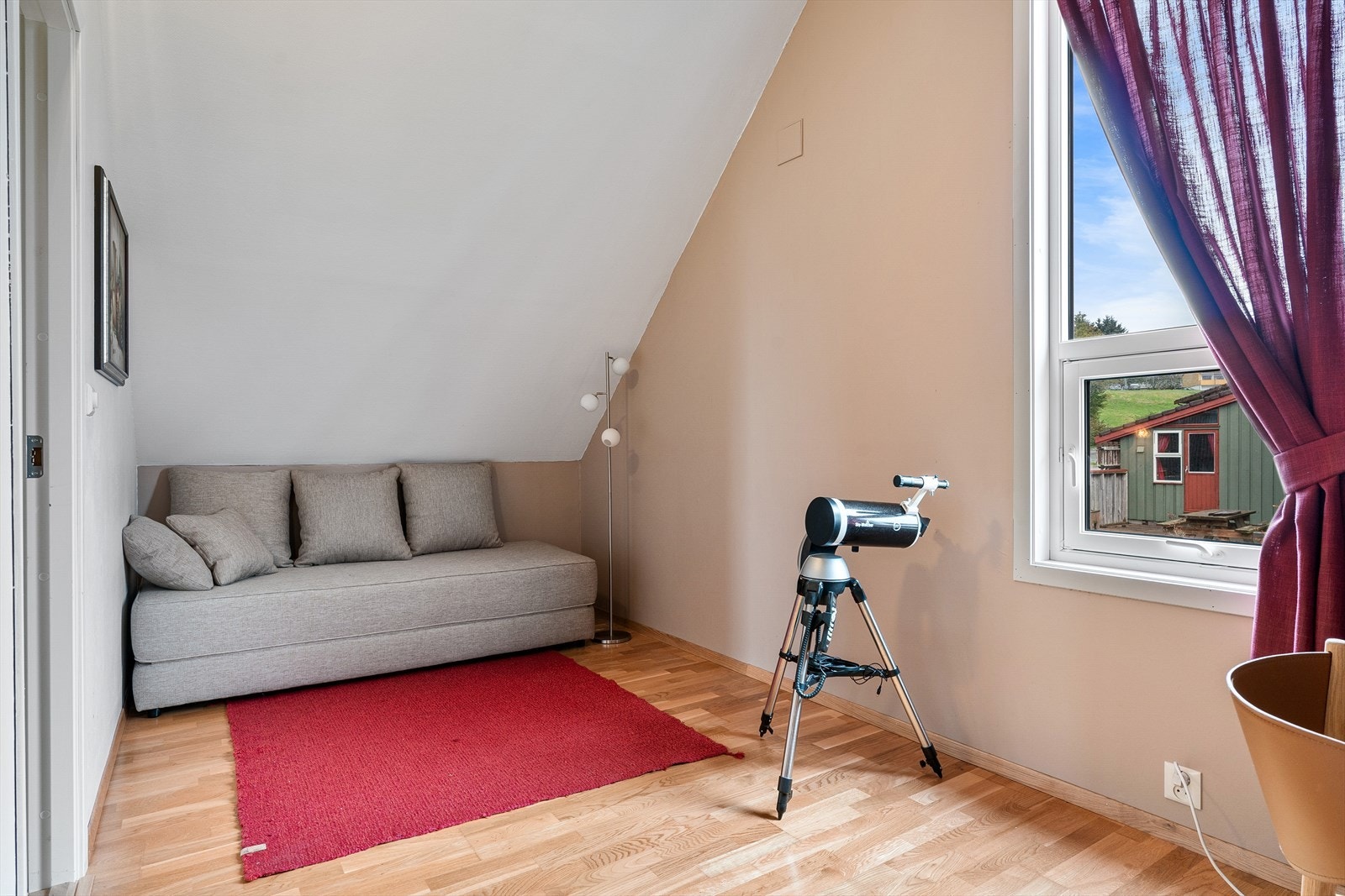 Soverom med garderobeplass Galleribilde