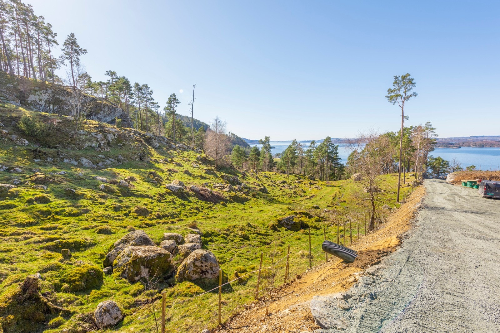 Lysåsen ligger flott og landlig til på Fister Galleribilde