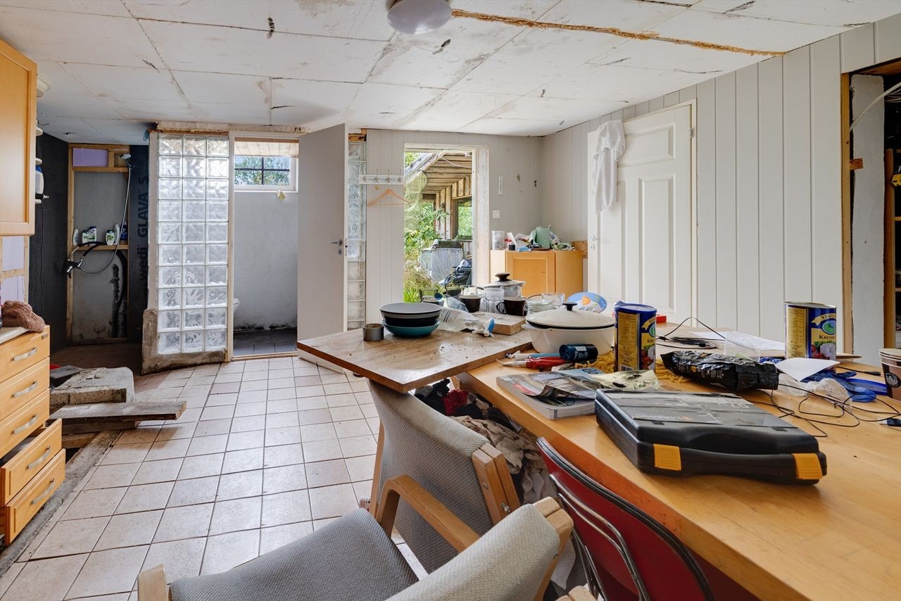 Betydelige mengder med avfall på eiendommen, alt som befinner seg på eiendommen både inne og ute vil ikke bli fjernet Galleribilde