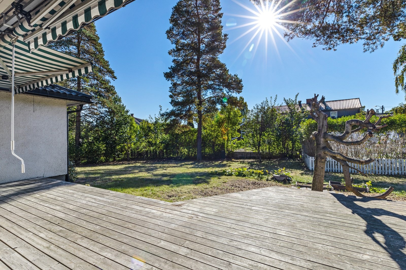 Usjenert beliggende med sol fra morgen til kveld. Galleribilde