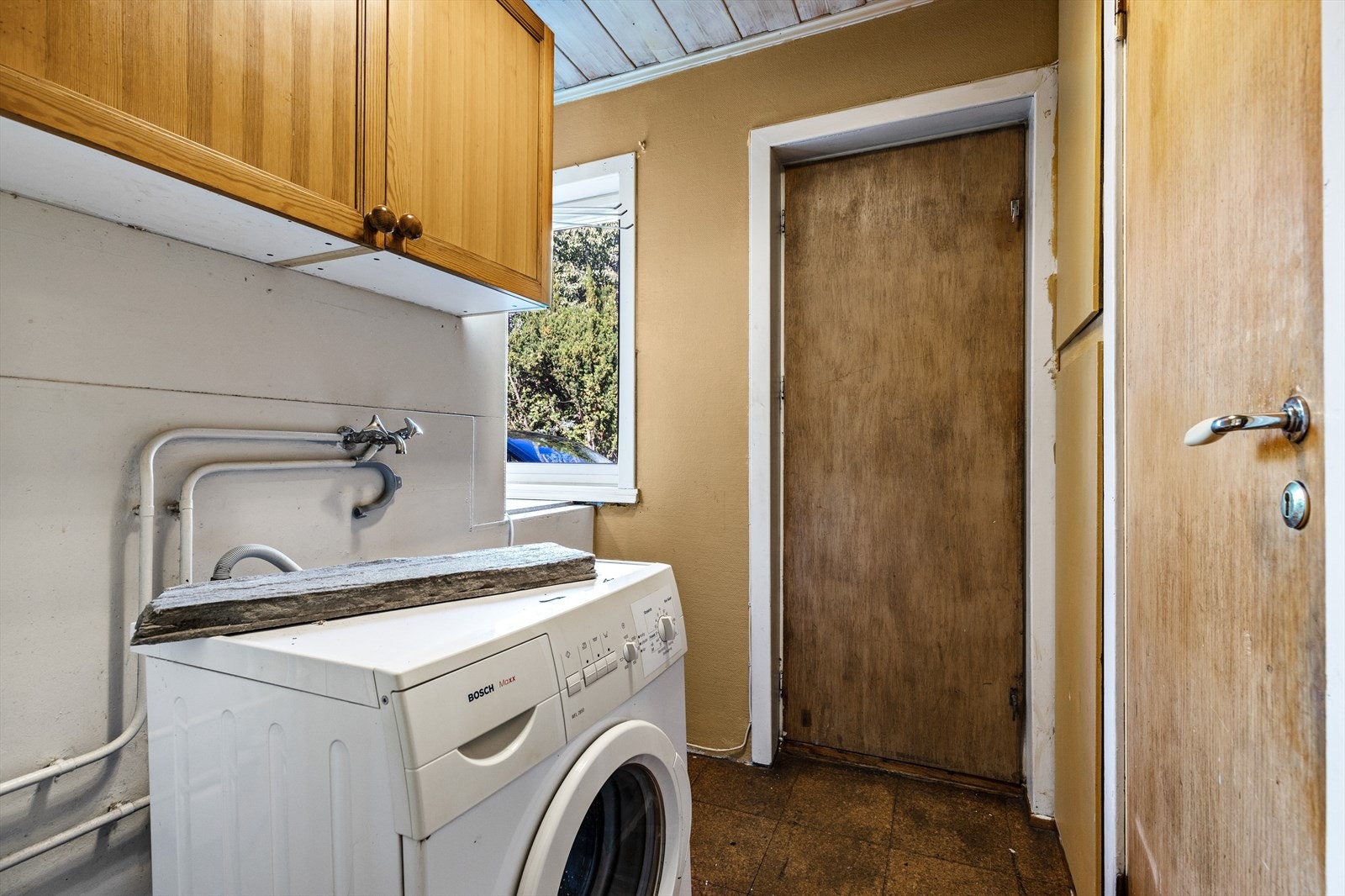 Inngangsdør ved kjøkkenet. Her kan man for eksempel endre til hovedinngangsparti. Galleribilde