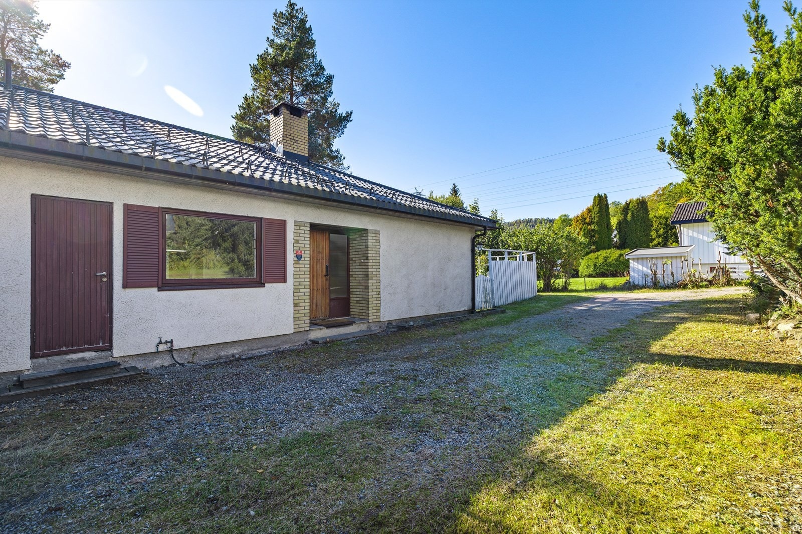 Gruset gårdsplass. Galleribilde