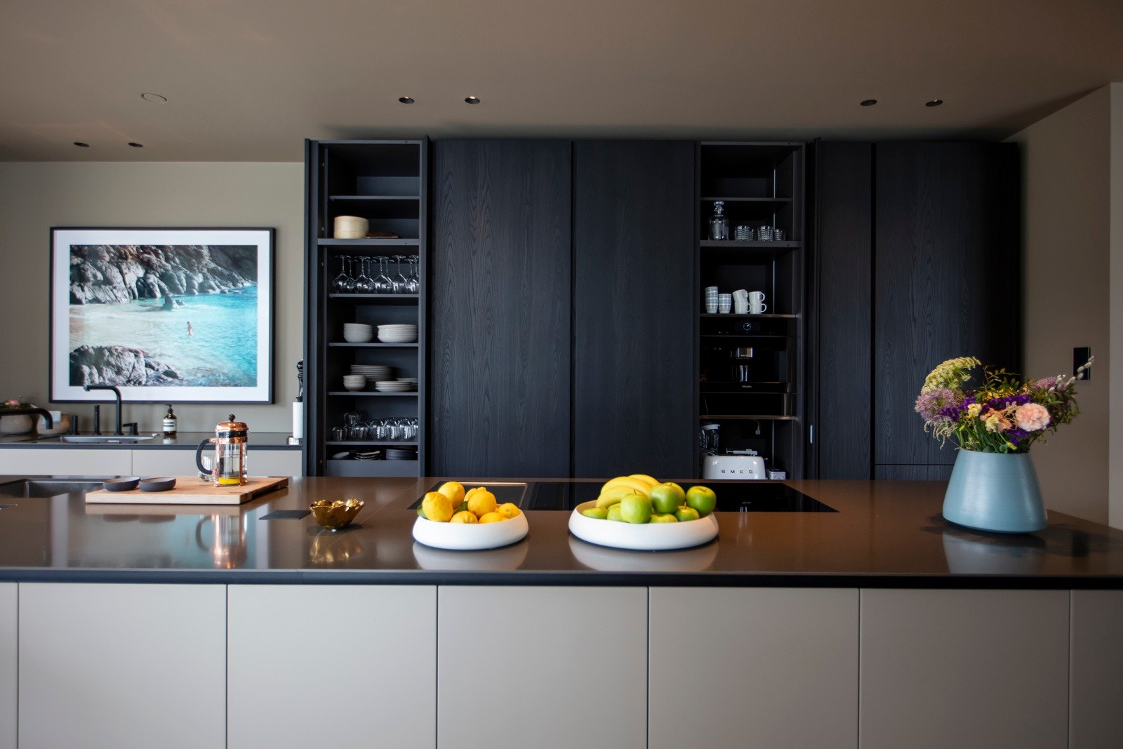 Her er kun det beste valgt. Bl.a. den fantastiske Boras induksjonskoketopp Flex med teppanyaki med lyddemper. Galleribilde