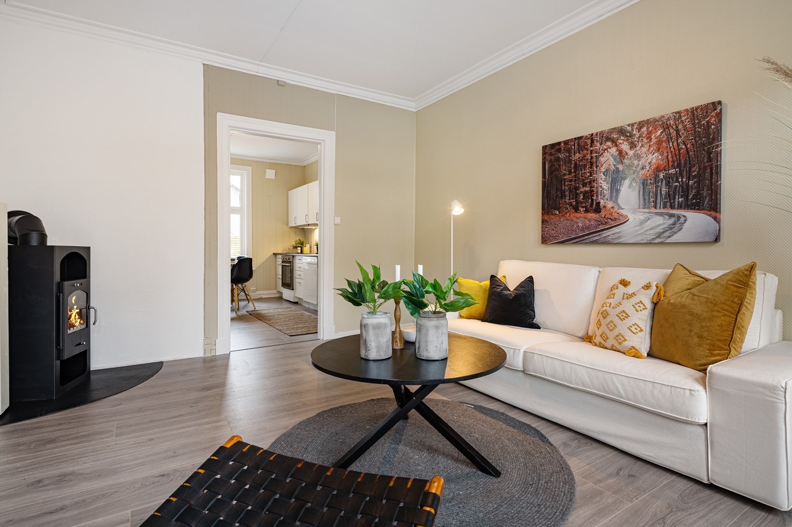 Det er ikke ofte vi kan tilby en nyoppusset og stor byleilighet på et hyggelig bytun, men her har vi endelig gleden av å presentere Bekkegata 7C og denne pene leiligheten beliggende i hjertet av Horten m/gangavstand til "alt". Galleribilde