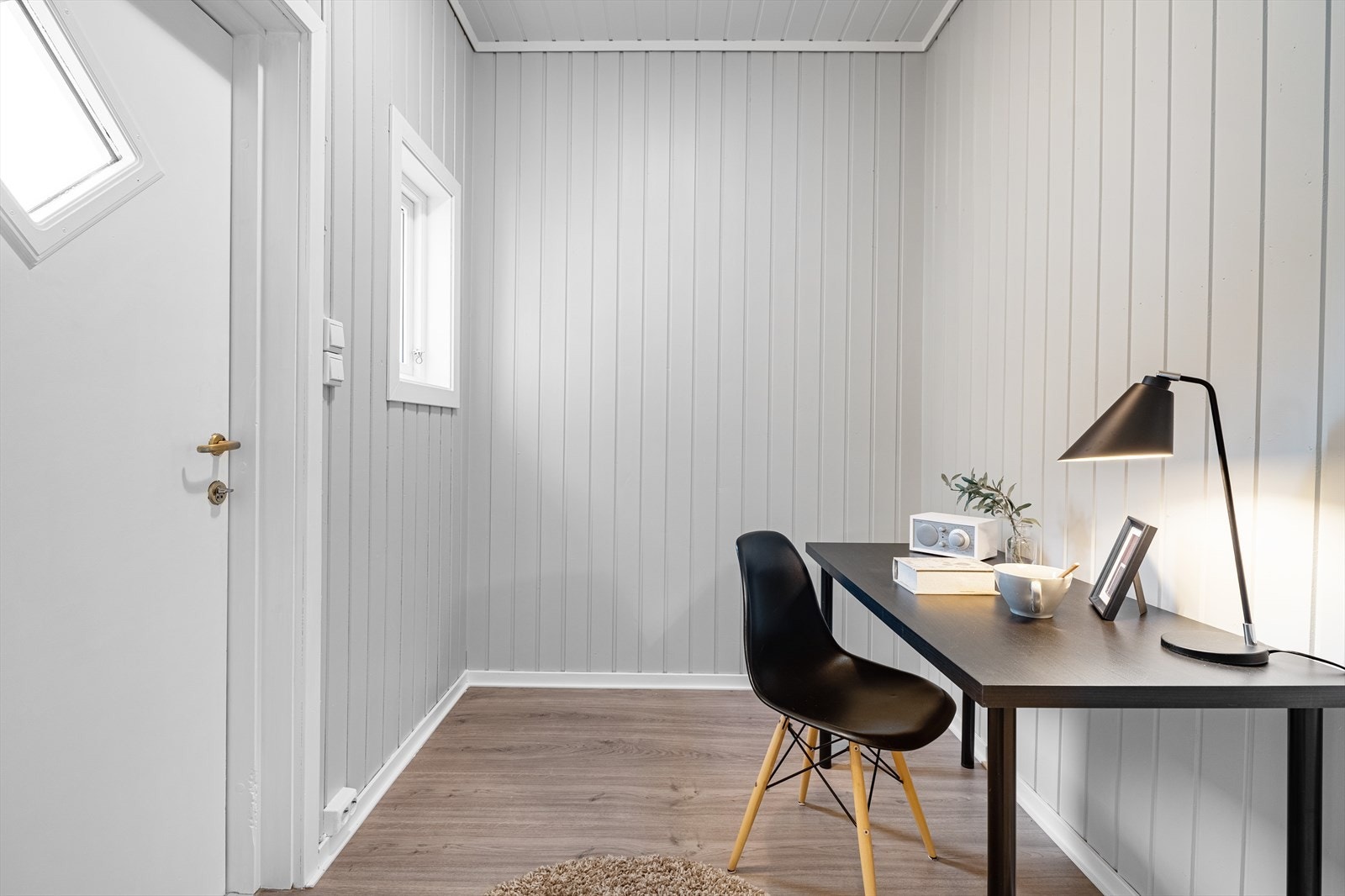 Romslig gang med plass til garderobeskap Galleribilde