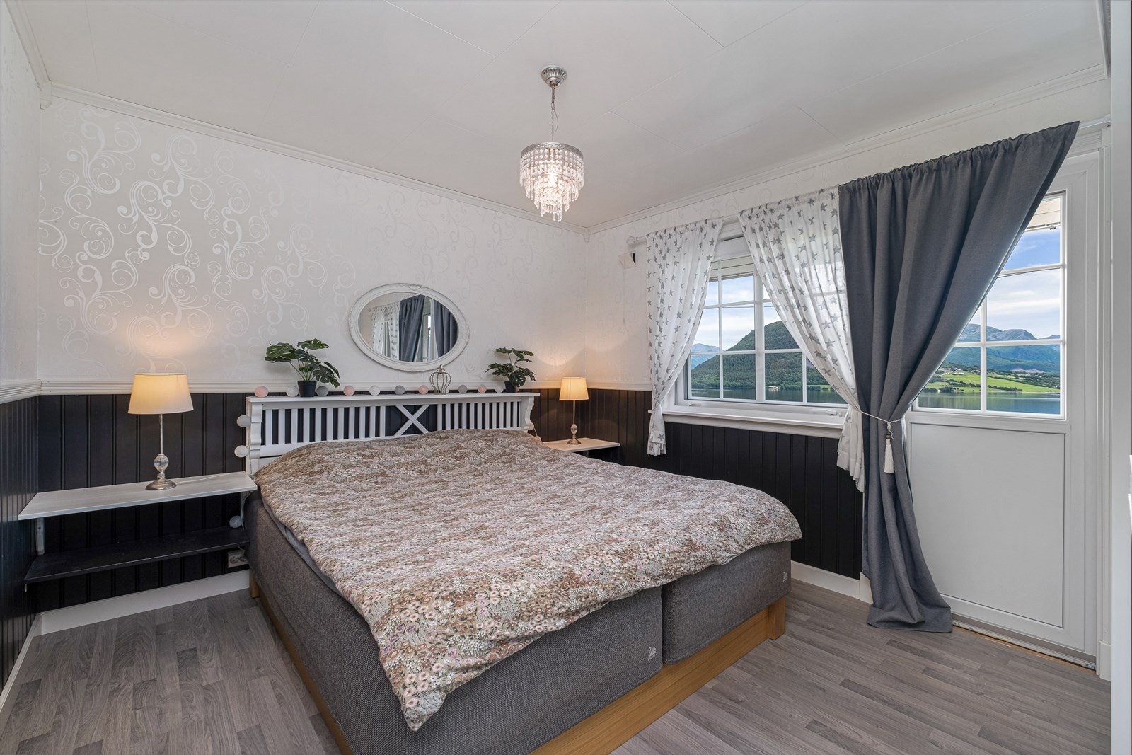 Soverom med utgang til balkong Galleribilde