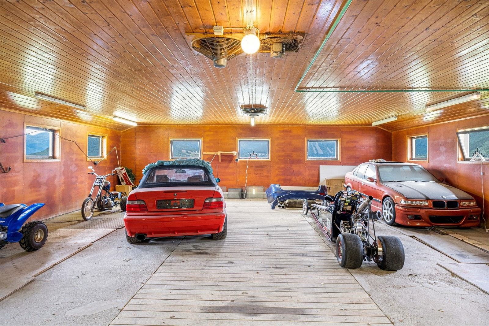 Tidligere fjøs omgjort til lager Galleribilde