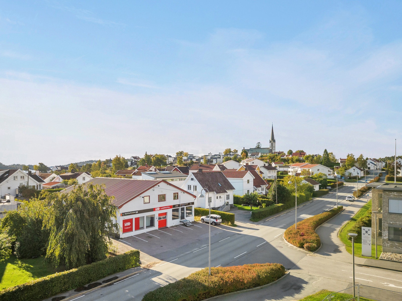 Lagerhotell i Lillesand sentrum med enkel adkomst. Galleribilde