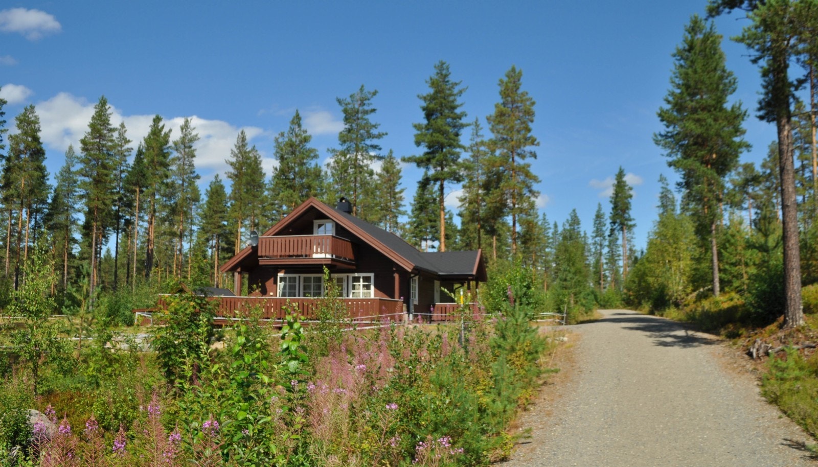 Det er åpnet for at hver enkelt hytte kan opparbeide to parkeringsplasser inne på egen tomt Galleribilde