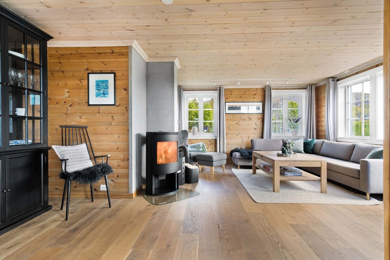 Vedovnen gir fin varme på kalde dager. Galleribilde