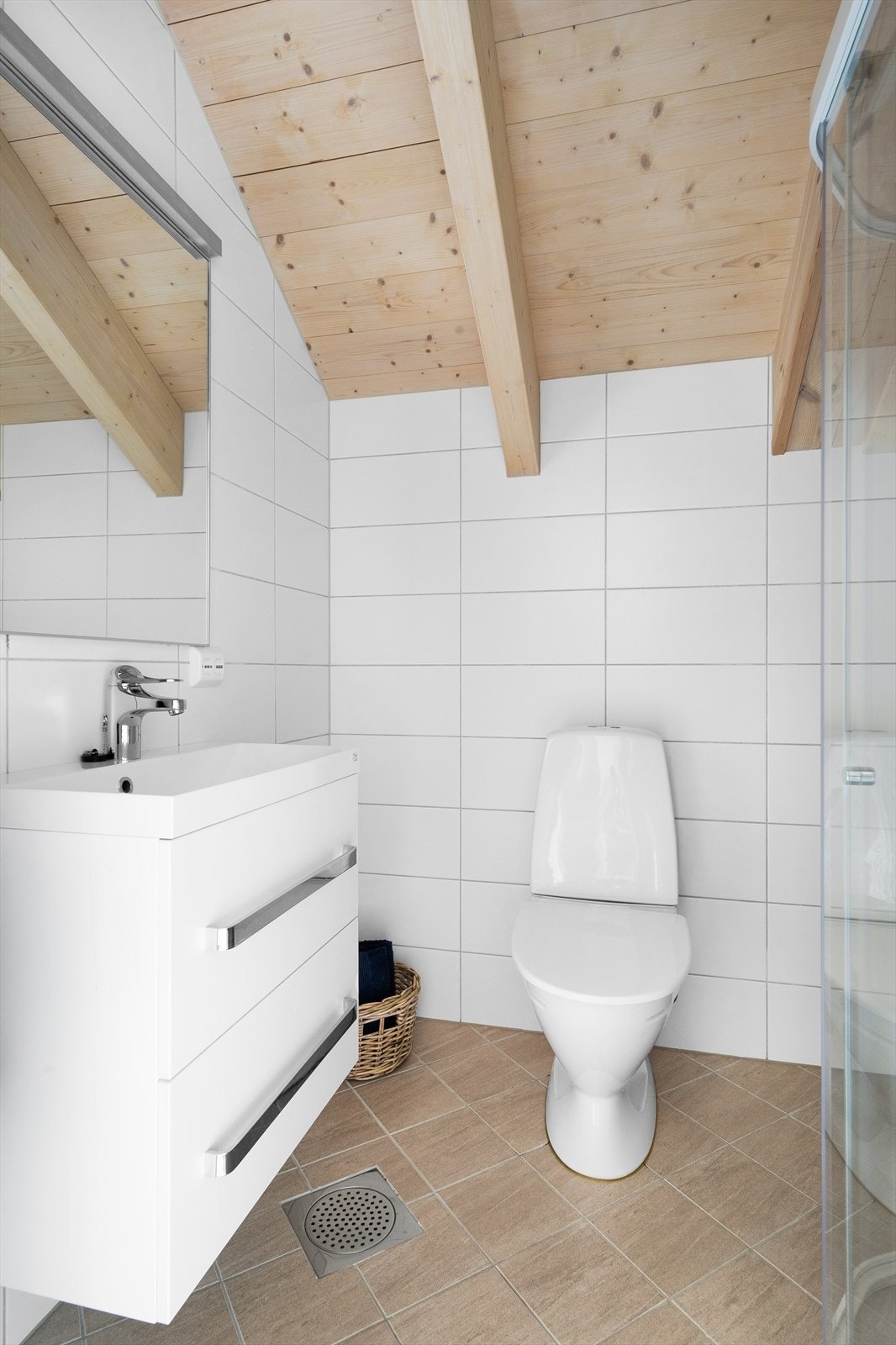 Flislagt bad på loftet Galleribilde