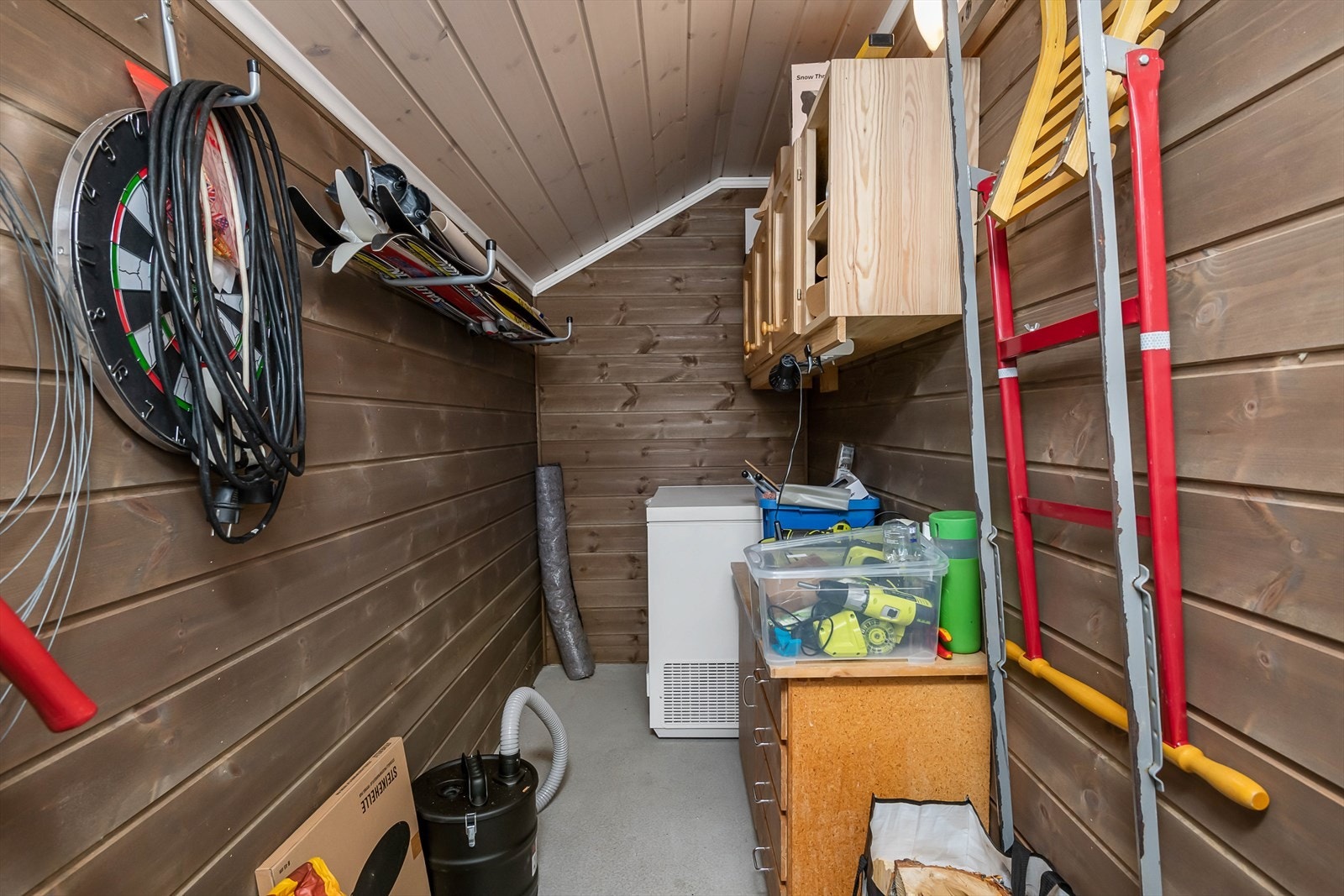 Utvendig bod ved innangspartiet. Galleribilde