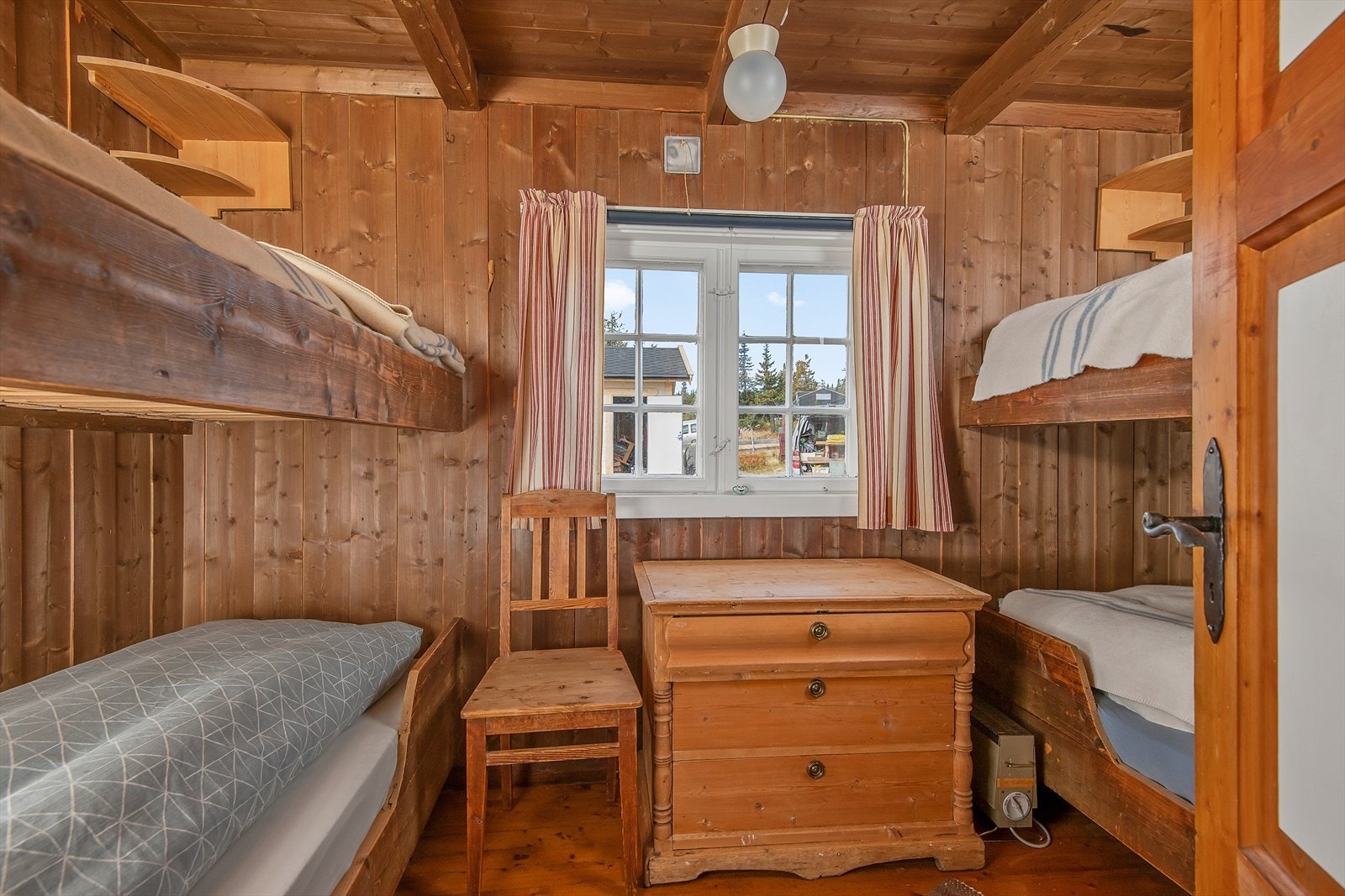 Soverom med 4 sengeplasser. Galleribilde