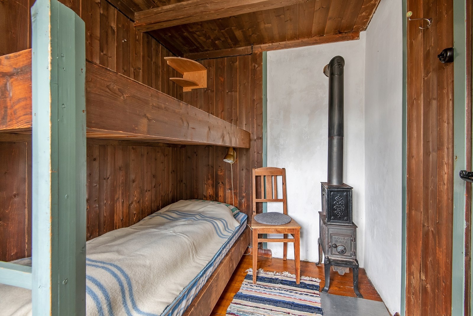 Soverom innenfor kjøkkenet med 2 sengeplasser. Galleribilde